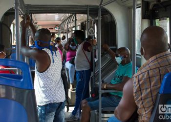 Transporte público en La Habana, antes de cierre por coronavirus. Foto: Otmaro Rodríguez.