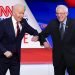 Joe Biden y Bernie Sanders en el debate demócrata el 15 de marzo del 2020 en Washington. Foto: AP/Evan Vucci.