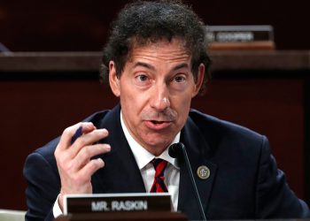 El representante James Raskin, uno de los auspiciadores del proyecto de ley. Foto: Jacquelyn Martin/AP.