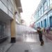 Desinfección de la calle Enramadas, en Santiago de Cuba, como parte de las acciones para frenar la transmisión de la Covid-19. Foto: Odalis Riquenes / Juventud Rebelde.