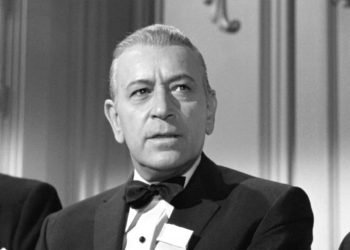 El actor George Ratf en el papel de Spats Colombo en el filme "Algunos prefieren quemarse" (1959). Foto: Archivo.