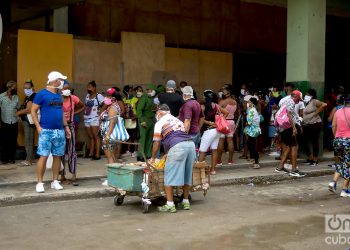 La Habana reportó la totalidad de los casos de coronavirus en Cuba por segundo día consecutivo, en su mayoría asociados a eventos de transmisión en tres centros laborales de la ciudad. Foto: Otmaro Rodríguez