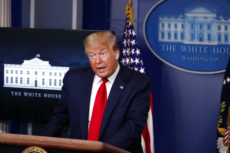 El presidente Trump habla sobre el coronavirus en la sala de prensa de la Casa Blanca el viernes 22 de mayo de 2020. Foto; Alex Brandon/AP.