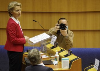 La presidenta de la Comisión Europea, Ursula von der Leyen ante el Parlamento Europeo en Bruselas. Foto: Olivier Matthys/AP, archivo