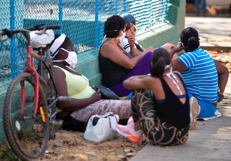 Hasta la medianoche del lunes, Cuba registraba mil 685  enfermos por la Covid-19. 69 es el número de víctimas fatales. Foto: EFE/Yander Zamora/Archivo.