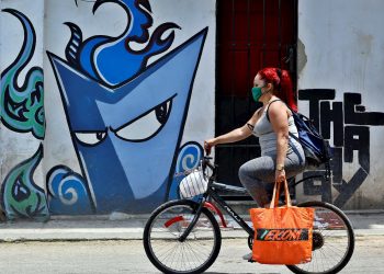 La cifra total de muertes a causa del nuevo coronavirus en Cuba es de 74; en tanto, los contagios alcanza a mil 741 personas. Foto: EFE/Ernesto Mastrascusa.