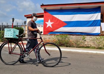 Las provincias que detectaron nuevos contagios ayer fueron La Habana (16), Matanzas (1), Santiago de Cuba (1) e la Isla de la Juventud (1). Foto: EFE/Ernesto Mastrascusa/Archivo.