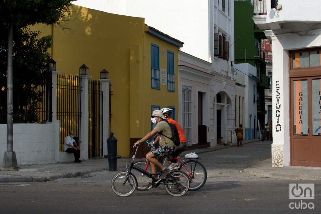 Cuba muestra un comportamiento a la baja de los contagios con el coronavirus, pero las autoridades sanitarias piden arreciar las medidas de control de la epidemia. Foto: Otmaro Rodríguez.