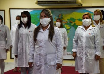 Brigada de enfermeras cubanas antes de partir a Trinidad y Tobago. Foto: acn.cu