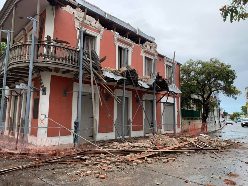 Daños causados en el sur de Puerto Rico por un sismo, el 2 de mayo de 2020. Foto: @Dereckb / Twitter.