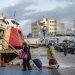 Pasajeros con mascarilla suben a un transbordador en el puerto de Pireo, cerca de Atenas, el lunes 25 de mayo de 2020. Foto: Petros Giannakouris/AP