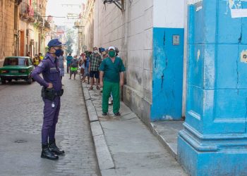 Autoridades de la capital cubana tomarán endurecerán las medidas de aislamiento social en La Habana Vieja. Foto: Otmaro Rodríguez.