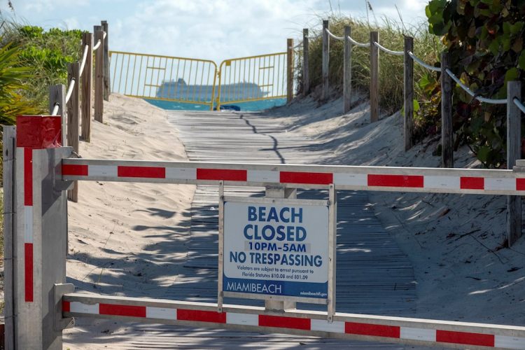 Las playas de Miami-Beach siguen cerradas por el coronavirus. Foto: Cristóbal Herrera/EFE.