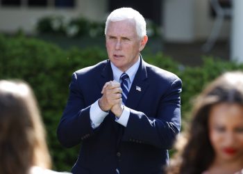 El vicepresidente Mike Pence durante Día Nacional de Oración, Casa Blanca, jueves 7 de mayo de 2020. Foto: Alex Brandon/AP.