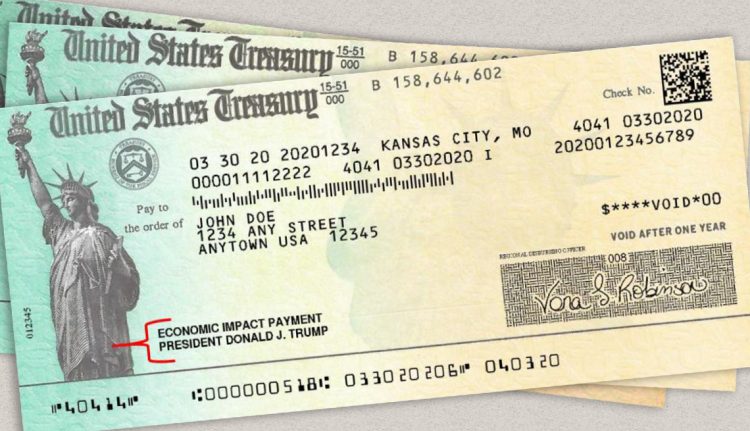 Cheques del Departamento del Tesoro de EE.UU. de ayuda a las personas afectadas por el coronavirus. Foto: aarp.org