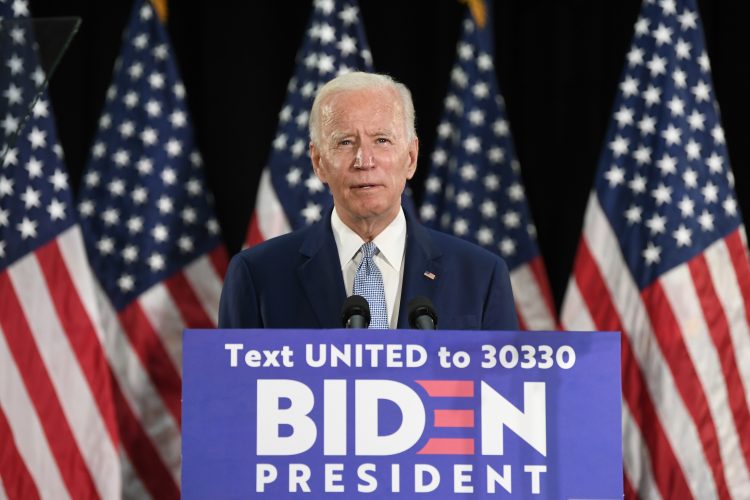 El candidato presidencial demócrata Joe Biden pronuncia un discurso el viernes 5 de junio de 2020 durante un acto en Dover, Delaware. Foto: AP/Susan Walsh/Archivo.