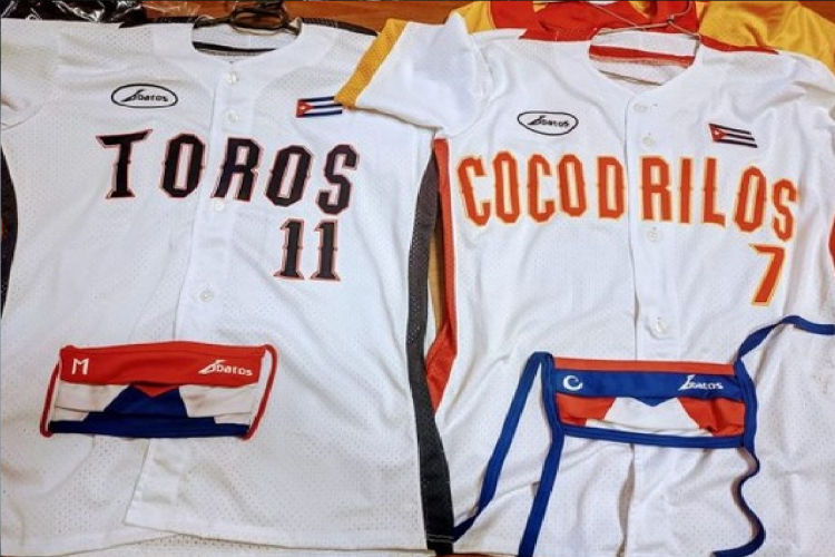 Nuevas camisetas de los equipos de Matanzas y Camagüey, finalistas de la 59 Serie Nacional de Béisbol. Foto: aginformacion.tv