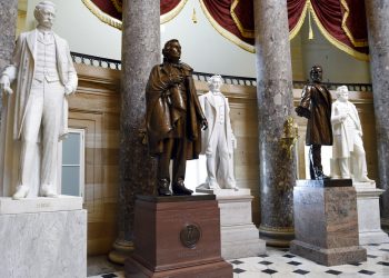Una estatua de Jefferson Davis, segunda de izquierda a derecha, presidente de los estados confederados de 1861 a 1865, en el Capitolio de Washington. Foto:  Susan Walsh/AP.