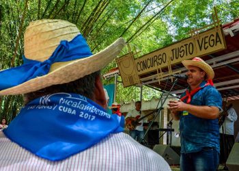 Participante en el Concurso Justo Vega en una de las Jornadas Cucalambeanas. Foto: Cubahora.