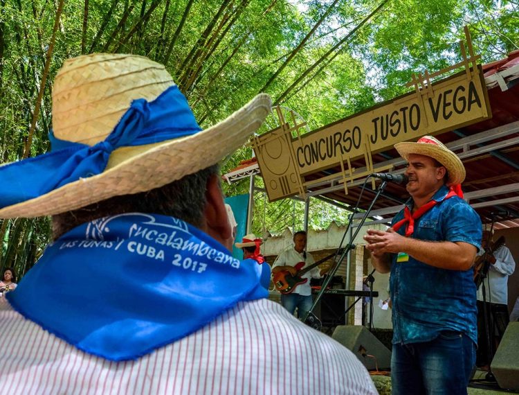 Participante en el Concurso Justo Vega en una de las Jornadas Cucalambeanas. Foto: Cubahora.