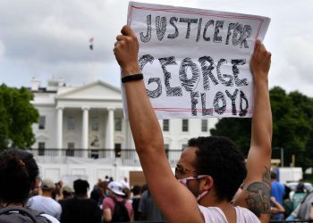 Una de las manifestaciones exigiendo justicia para George Floyd. Foto: AP.