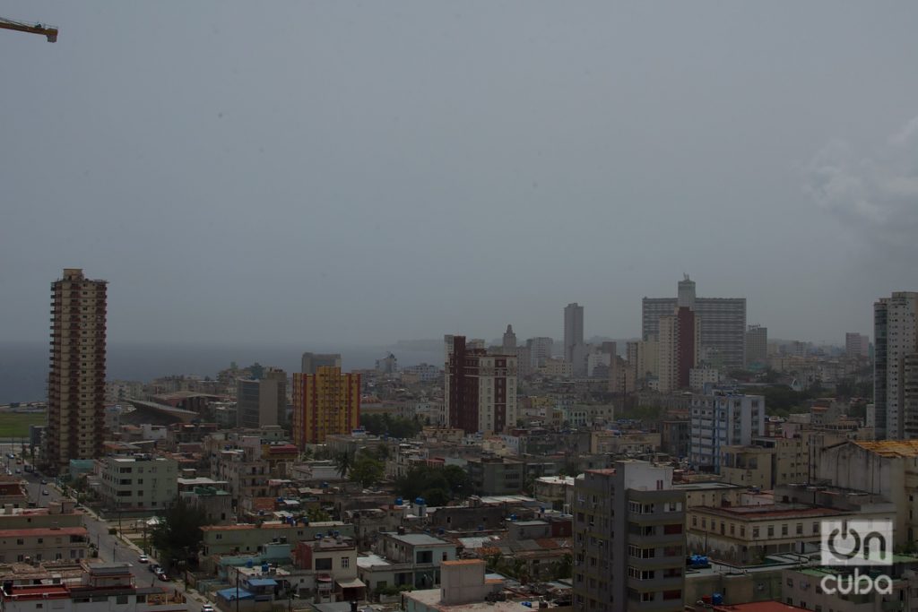Nube de polvo del Sahara sobre La Habana, el 24 de junio de 2020. Foto: Otmaro Rodríguez.