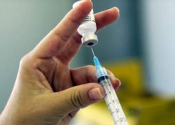 La OMS está creando directrices para la distribución ética de vacunas contra el COVID-19. Foto: 20minutos.es