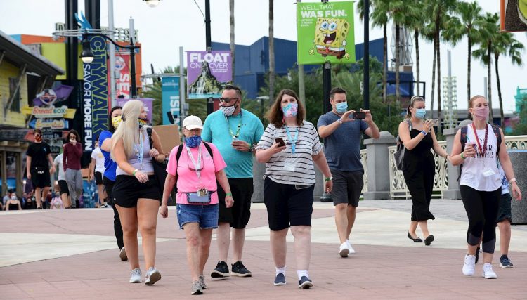Pese al incremento de los casos de coronavirus, los parques de Florida siguen abiertos, como Disney World. Foto: EFE.