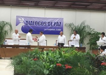 Agosto de 2016: firma en La Habana de documento fundamental en proceso de paz en Colombia, el cese al fuego entre fuerzas del Gobierno colombiano y las Fuerzas Armadas Revolucionarias de Colombia-Ejército del Pueblo (FARC-EP). Foto: archivo