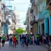 Colas para comprar alimentos en La Habana. Foto: Otmaro Rodríguez