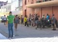 Compradores en la cola en las afueras de la tienda La Arcada, en La Habana, una de las nuevas tiendas que iniciaron la venta de artículos en Moneda Libremente (MLC) este lunes 20 de julio de 2020. Foto: Otmaro Rodríguez.