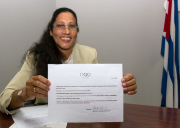 La exjabalinista cubana y primera campeona olímpica de Latinoamérica fue electa miembro del COI. Foto: @Jit/Twitter.
