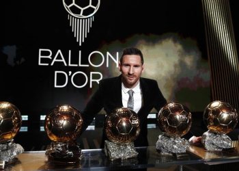 Foto de archivo de Messi con sus seis trofeos de ganador del Balón de Oro en París, Francia, 2 de diciembre de 2019. Foto: EFE/EPA/Yoan Valat.