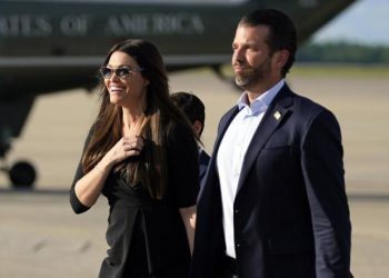 Kimberly Guilfoyle y Donald Trump Jr.  Foto: Evan Vucci/AP.