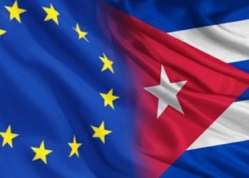 Banderas de Cuba y la Unión Europea. Imagen: Archivo.