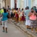 Personas en una cola en La Habana, durante la pandemia de coronavirus. Foto: Otmaro Rodríguez / Archivo.