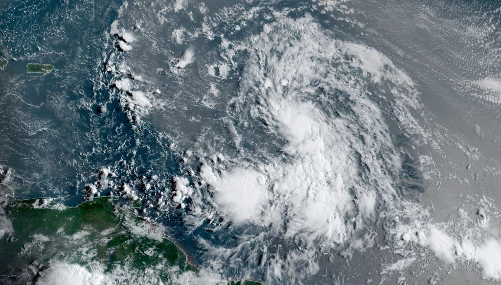 Imagen de satélite de la depresión tropical número 13. Foto: NOAA National Hurricane Center/Facebook.