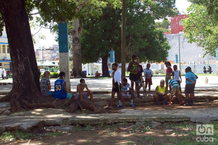 Niños jugando en el Parque Trillo de Centro Habana. Foto: Otmaro Rodríguez/Archivo.