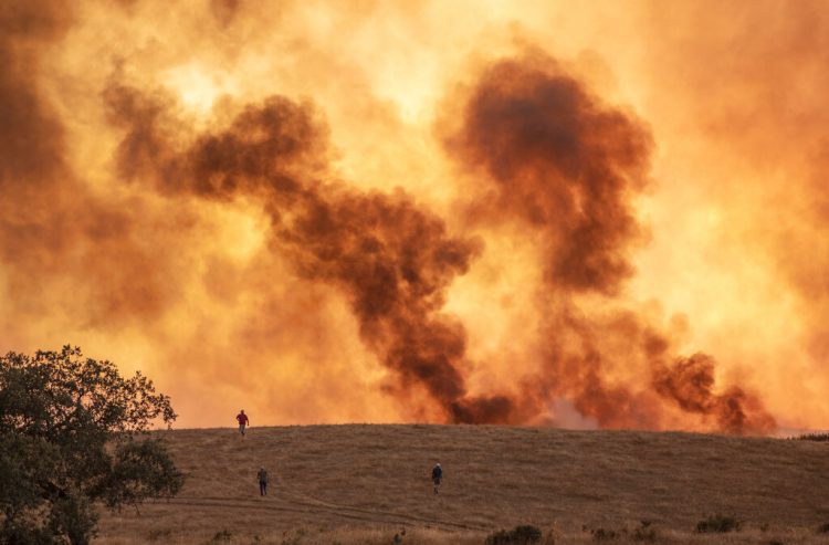 Un incendio en Almonaster la Real en Huelva, España, el jueves 27 de agosto de 2020. Foto: A. Pérez, Europa Press vía AP.