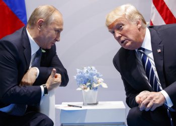 El presidente estadounidense Donald Trump y el presidente ruso Vladimir Putin en Hamburgo, Alemania, el 7 de julio del 2017. (AP Photo/Evan Vucci, File)