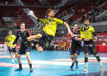 A la ofensiva el Abanca Ademar, de la Liga Española de Balonmano. Foto: Diario de León.