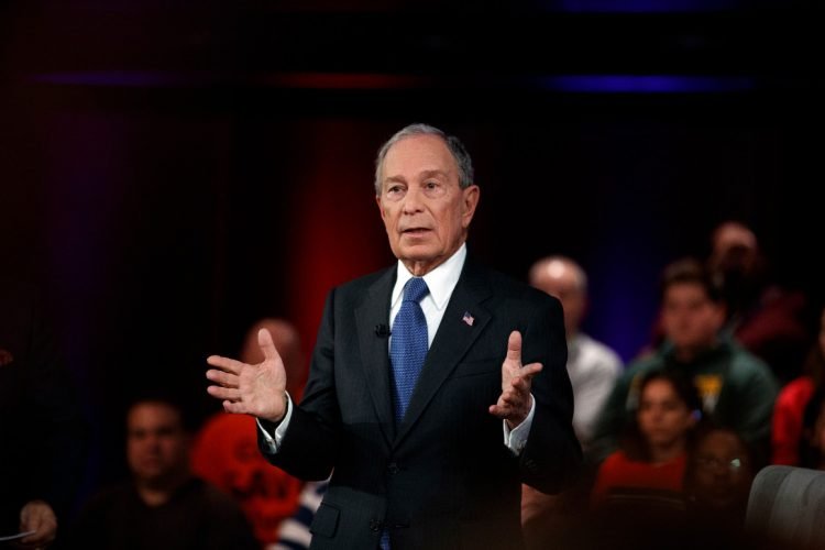 Bloomberg presenta en Tampa el nuevo anuncio de televisión a favor de Joe Biden y que subvencionó con 40 millones de dólares. | EPA