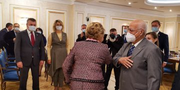 El viceprimer ministro de Cuba, Ricardo Cabrisas, se reunió con Valentina Matvienko, presidenta del Consejo de la Federación de Rusia. Foto: @AnaTeresitaGF/Twitter.