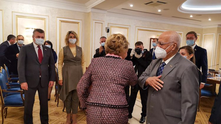 El viceprimer ministro de Cuba, Ricardo Cabrisas, se reunió con Valentina Matvienko, presidenta del Consejo de la Federación de Rusia. Foto: @AnaTeresitaGF/Twitter.