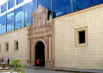 El Colegio San Gerónimo de La Habana. Foto: Flickr.