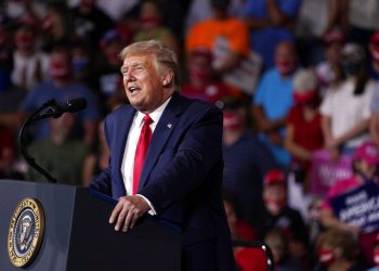 El presidente Donald Trump durante un acto de campaña en el aeropuerto Smith Reynolds, de Winston-Salem, Carolina del Norte, el martes 8 de septiembre de 2020. Foto: Evan Vucci/AP.