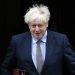 El primer ministro británico Boris Johnson saliendo de sus oficinas en Downing Street en Londres. Foto: Kirsty Wigglesworth/AP.