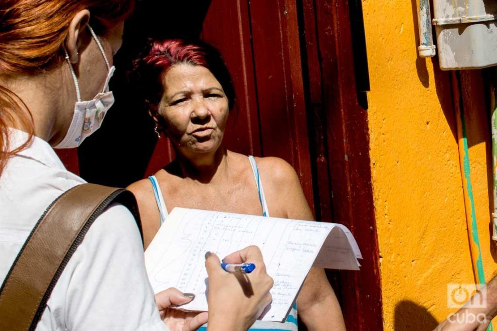 Pesquisaje en La Habana para detectar posibles casos de la COVID-19. Foto: Otmaro Rodríguez.