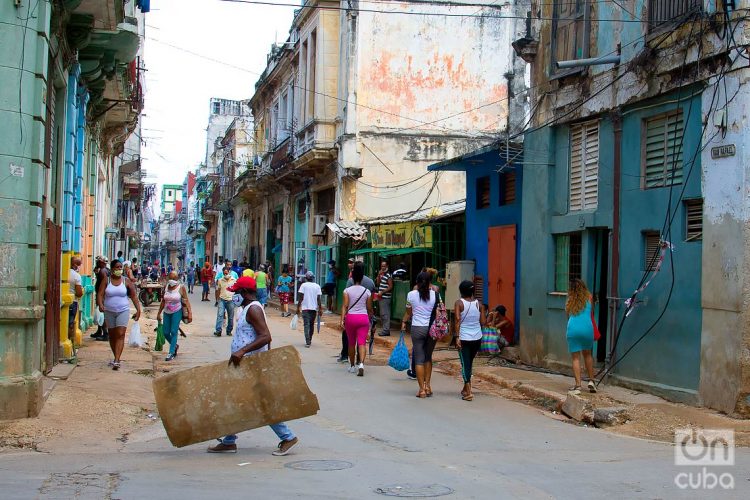 Una calle de La Habana, durante rebrote de COVID-19. Foto: Otmaro Rodríguez.