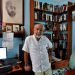 Leonardo Padura, en su casa en Mantilla, La Habana. Foto: Ernesto Mastrascusa / EFE / Archivo.